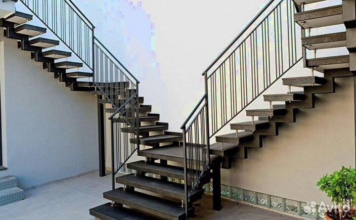 Металлическая лестница дизайн 5505