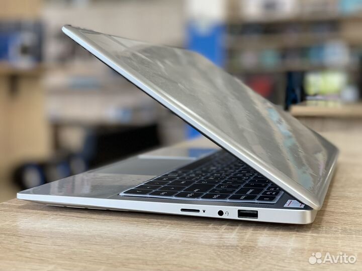 Ноутбук 4 ядерный 256/8 Free Hobby V10