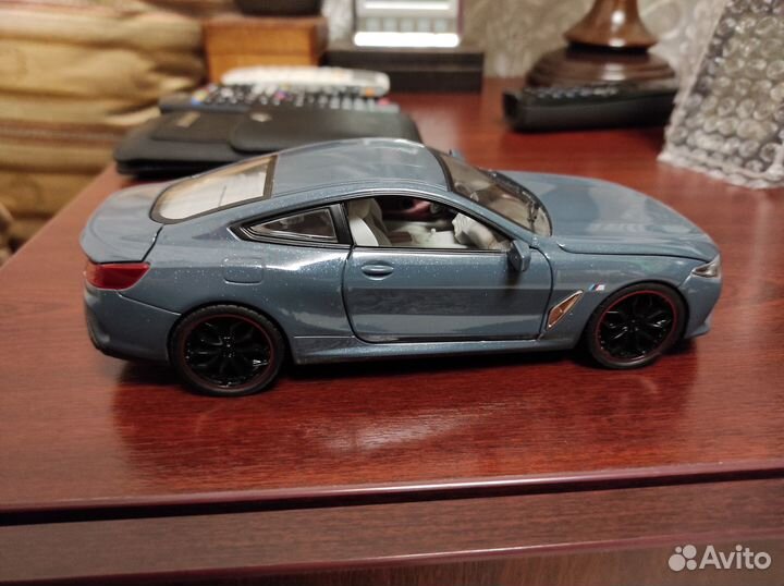 Модель BMW 8 серии, 1:24, металл