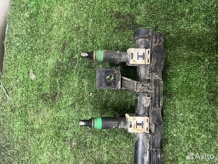 Топливная рейка Ford Focus 2 седан 1.6 shda 2010