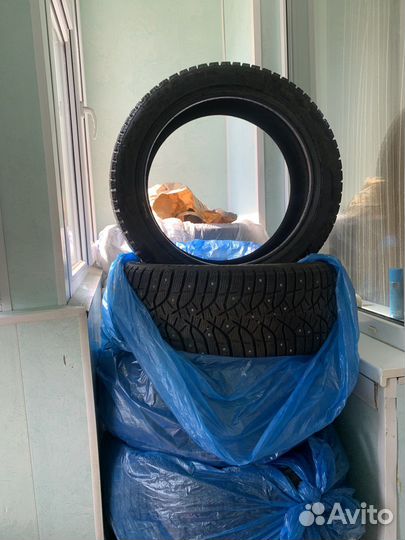 Bridgestone Blizzak Spike-02 235/45 R18