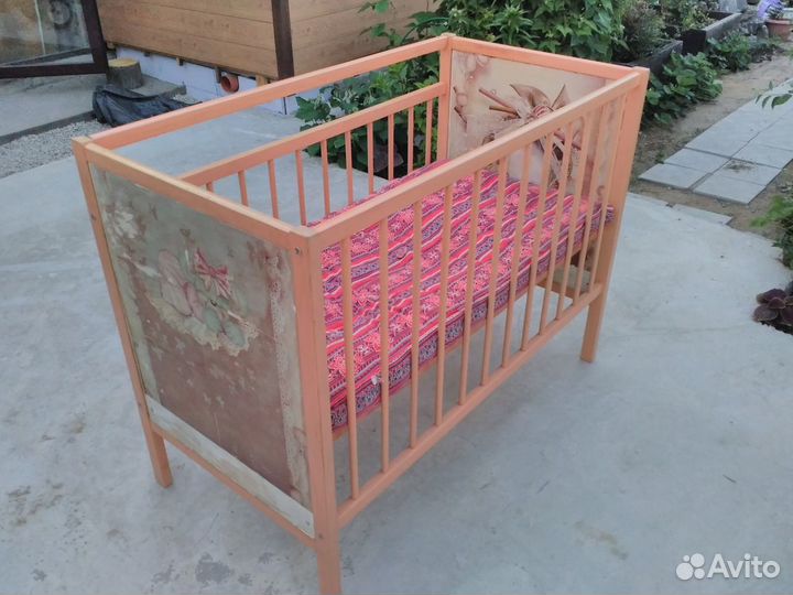 Детская кроватка с матрасом