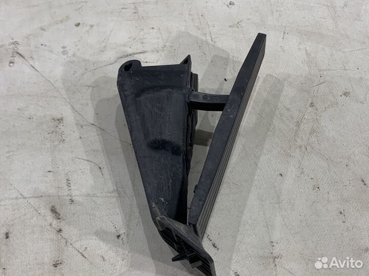 Педаль газа BMW X6 F16