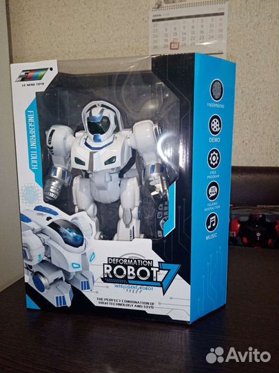 Робот игрушка с пультом управлением