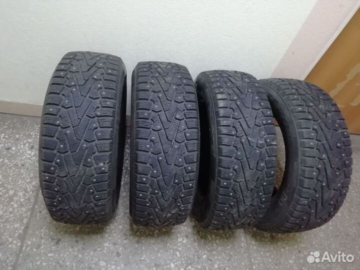 Pirelli Ice Zero 215/60 R16