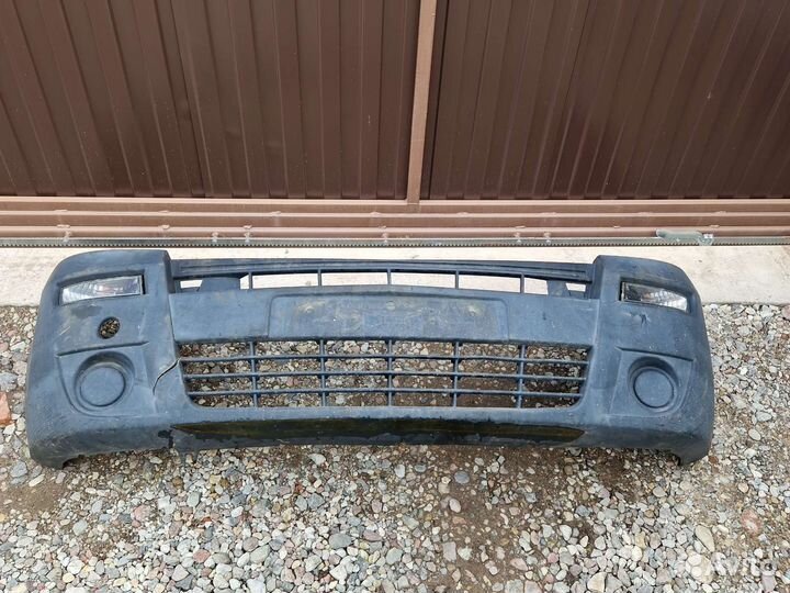 Бампер передний 8200396600 opel Movano