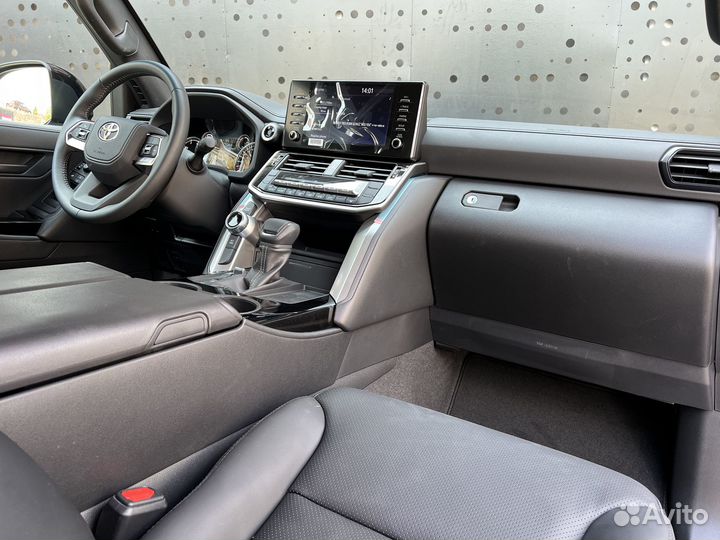 Toyota Land Cruiser 3.3 AT, 2022, 69 км