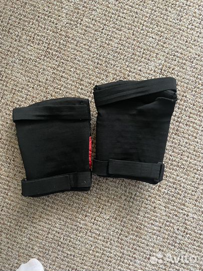 Наколенники для трюкового самоката STG