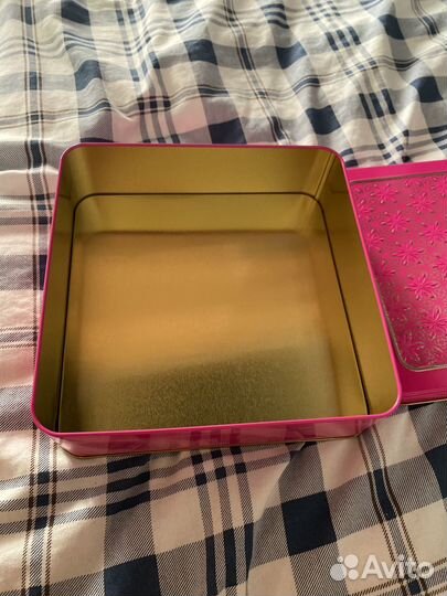 Металлическая коробка