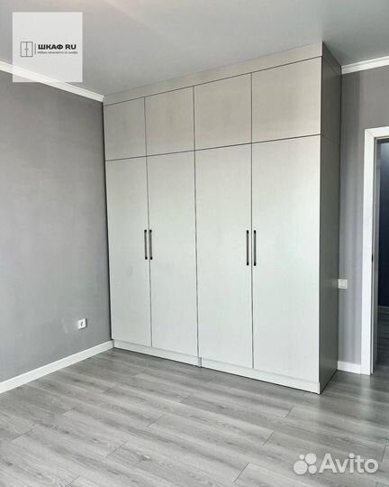 Распашной шкаф