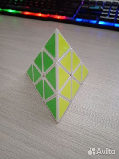 Головоломка пирамидка кубик рубика