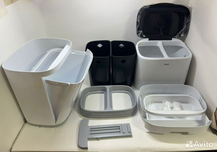 Пластиковый мусорный бак