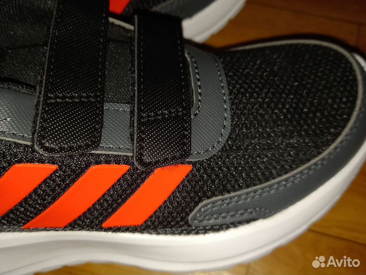 Кроссовки Adidas новые