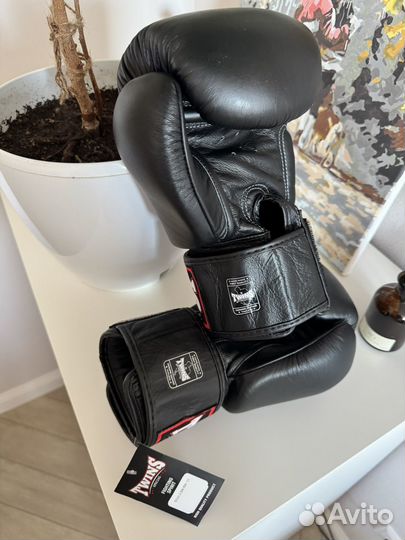 Боксерские перчатки Twins