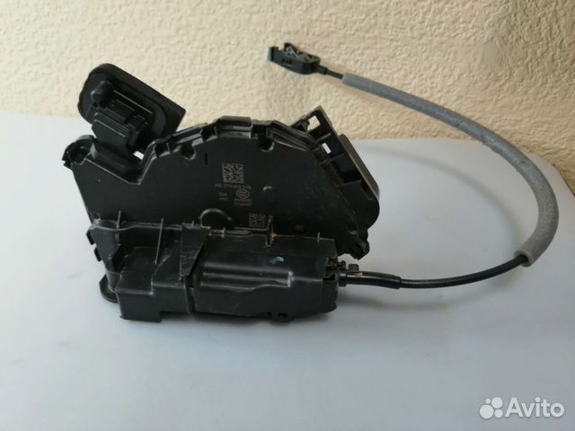 Замок двери задней лев/пр Skoda Rapid II