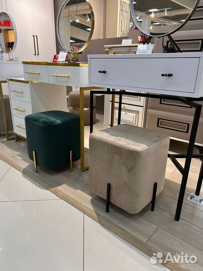 Пуфики разных цветов