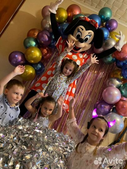 Поздравление в ростовой кукле