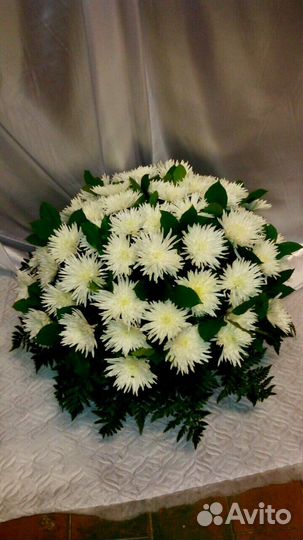 Венки из живых и искусственных цветов