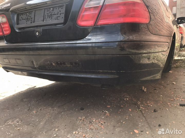 Бампер задний на мерседес w208 CLK