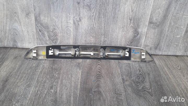 Накладка крышки багажника Renault Kaptur 2019