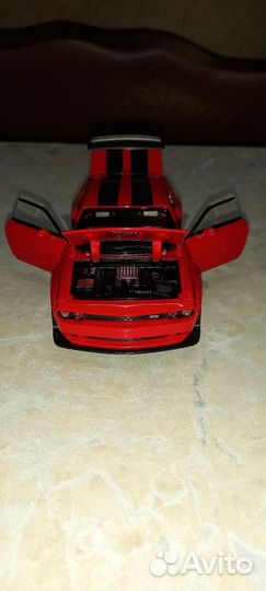 Модель автомобиля Dodge Challenger Hellcat 1/32