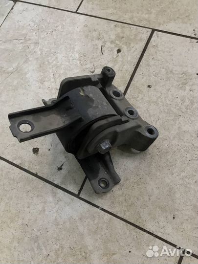 Опора двигателя mitsubishi lancer 10