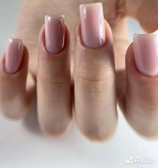 Модель на маникюр