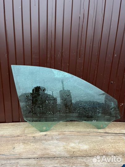 Стекло двери переднее правое Audi 3 8P 1.8 2008