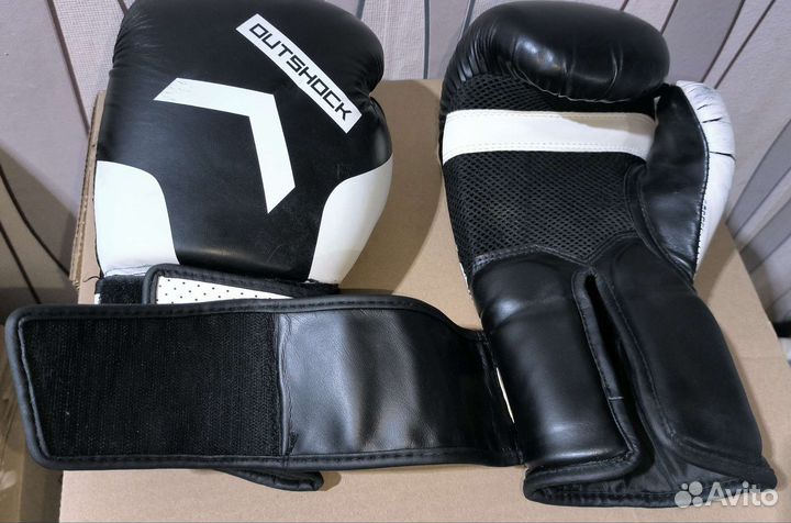 Боксерские перчатки 12 унций