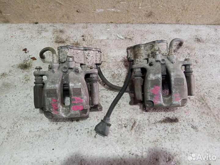 Суппорт тормозной задний левый правый Audi A8 D3