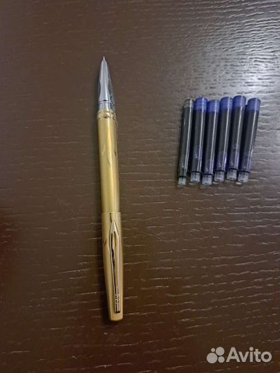 Золотистую Перьевая ручка