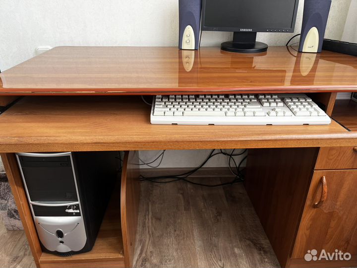 Стол компьютерный письменный школьный офисный