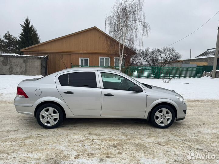 Opel Astra 1.6 МТ, 2011, 229 000 км