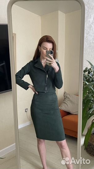 Костюм с юбкой