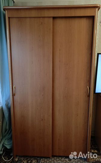 Шкаф двухдверный