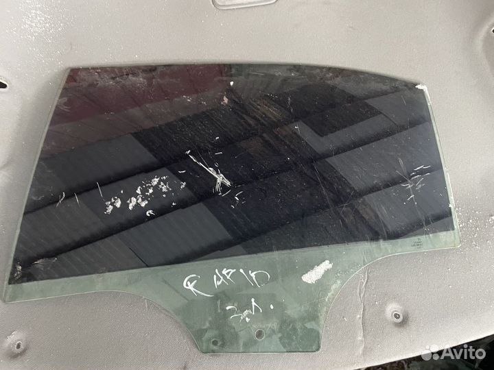 Правые стекла двери на skoda rapid