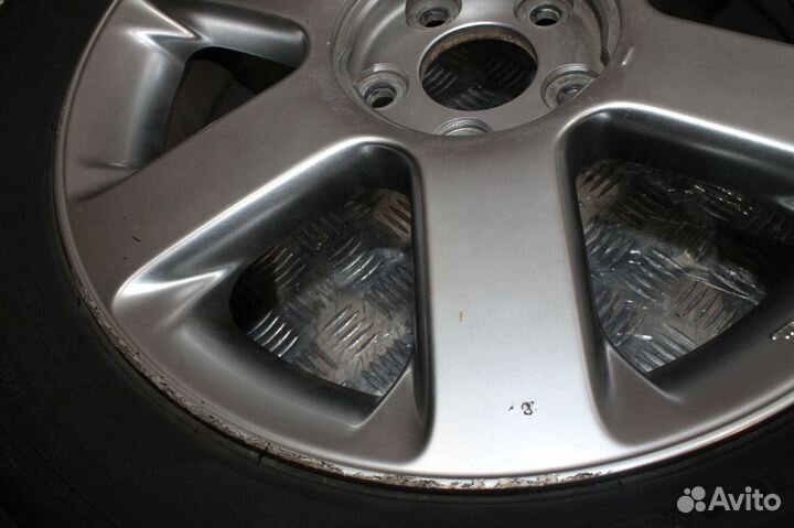 R17 Bridgestone B-style RV 215/60, PCD 5x114.3 DIA 66