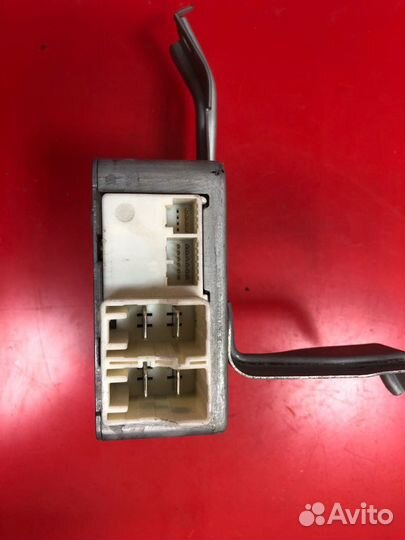 Блок управления рулевой рейкой Toyota Avensis