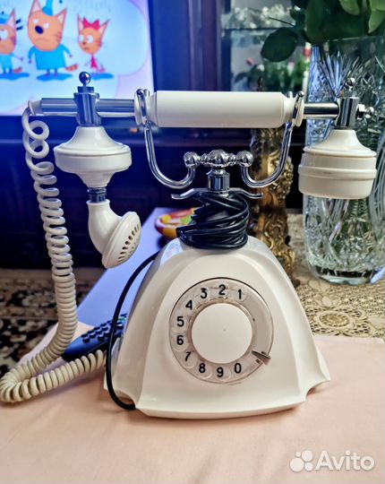 Старый дисковый телефон