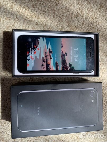 Телефон iPhone 7 Jet Black 32GB