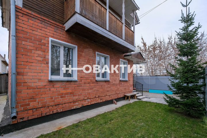 Коттедж 161,3 м² на участке 4,2 сот.