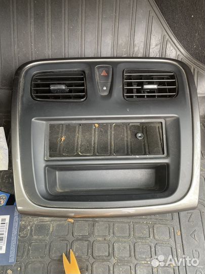 Рамка для магнитолы renault logan 2