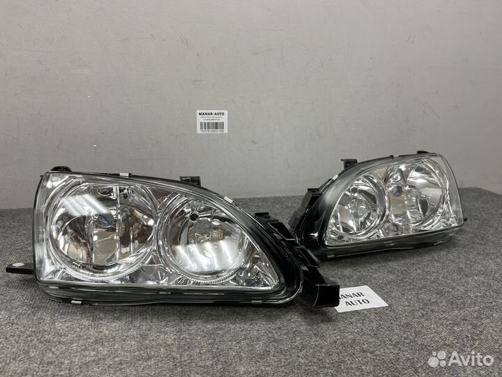Фара левая/правая Toyota Avensis 01-03 г.в