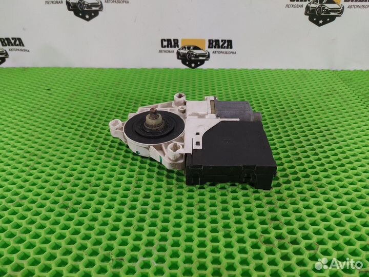 Моторчик стеклоподъемника передний правый R