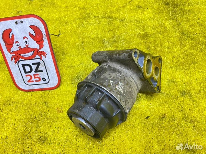 Корпус масляного фильтра передний Toyota Land