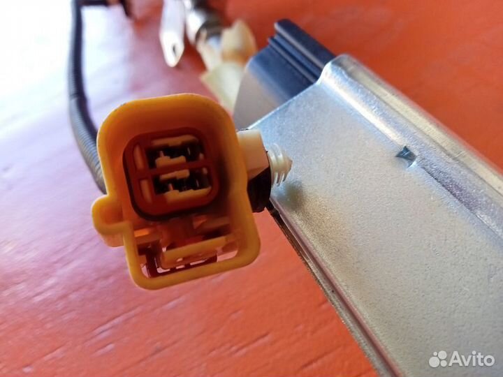 Шторка безопасности правая Ford Escape 2006