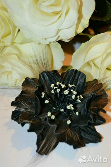 Подарок Брошь из натуральной кожи