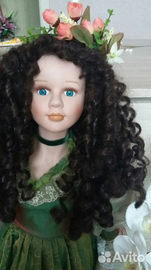 Фарфоровая кукла