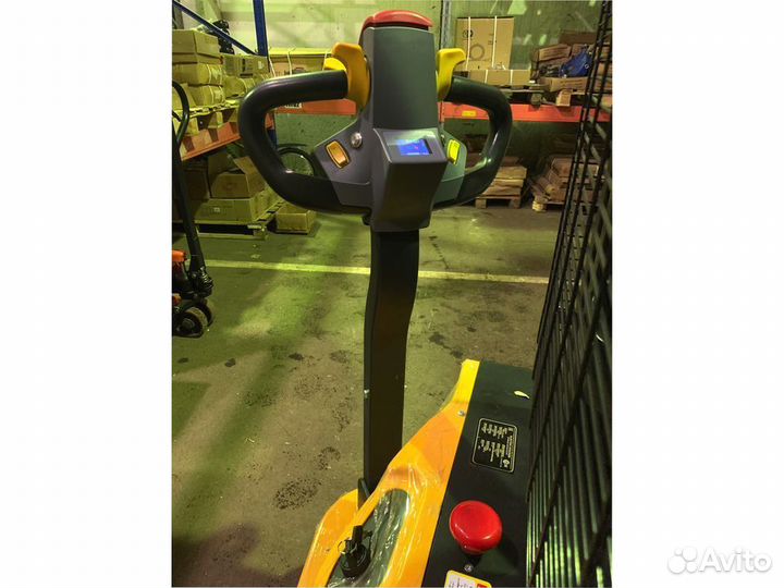 Штабелер электрический самоходный