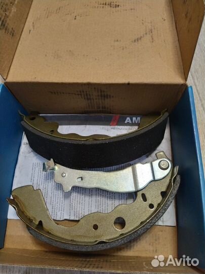 Тормозные колодки барабанные задние Nissan